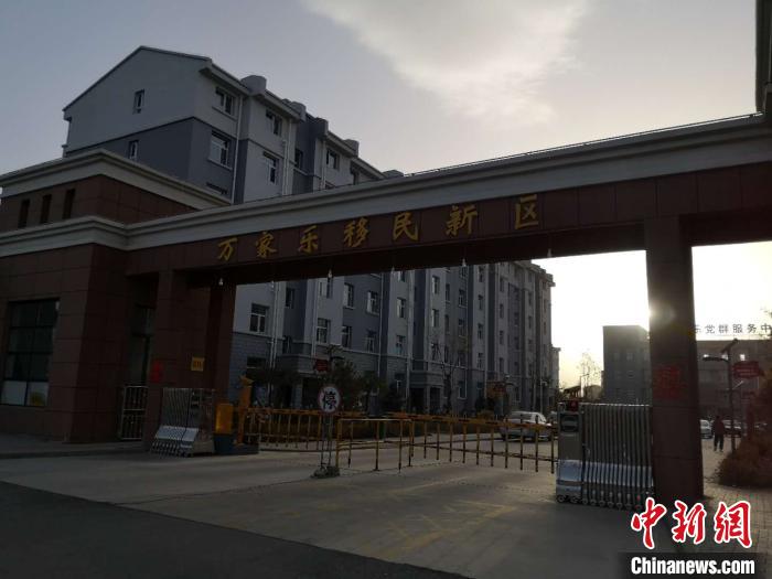 2019年以來，一萬余農(nóng)民搬離山溝，住進(jìn)縣城東郊移民新區(qū)“萬家樂”?！》尔惙?攝