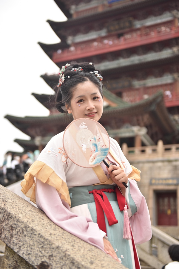 南昌滕王閣“古風(fēng)游”。受訪者供圖