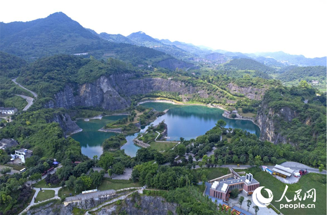由廢棄礦山改建成的銅鑼山礦山公園。人民網(wǎng)記者 劉祎攝