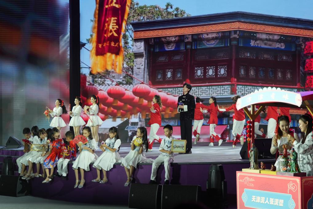 《津門謠》節(jié)目現(xiàn)場。人民網(wǎng)記者 于凱攝