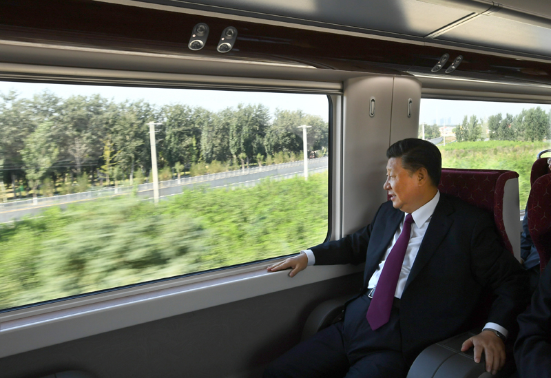 2019年9月25日，習(xí)近平總書記乘坐軌道列車前往北京大興國(guó)際機(jī)場(chǎng)。