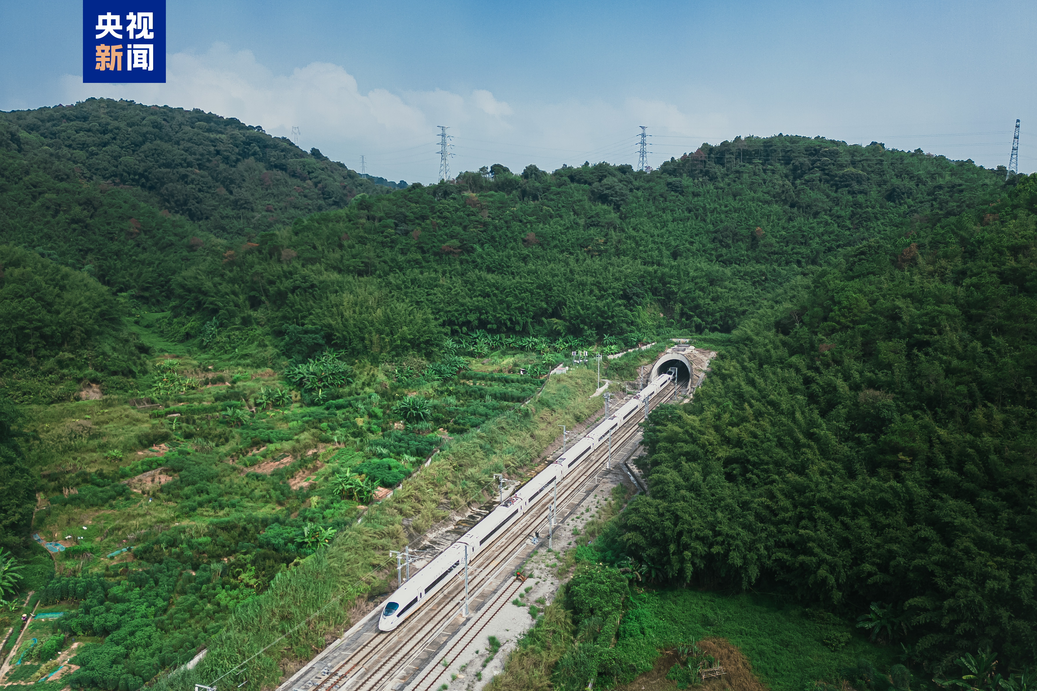 增幅16.7% 粵港澳大灣區(qū)開(kāi)往成渝方向動(dòng)車組列車將達(dá)35列