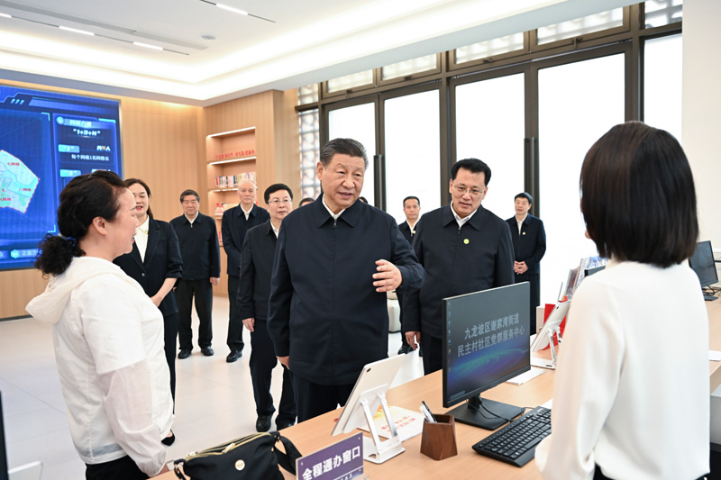 2024年4月22日下午，習近平總書記在重慶市九龍坡區(qū)謝家灣街道民主村社區(qū)考察。