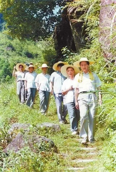 1989年7月，習(xí)近平在壽寧縣山村。