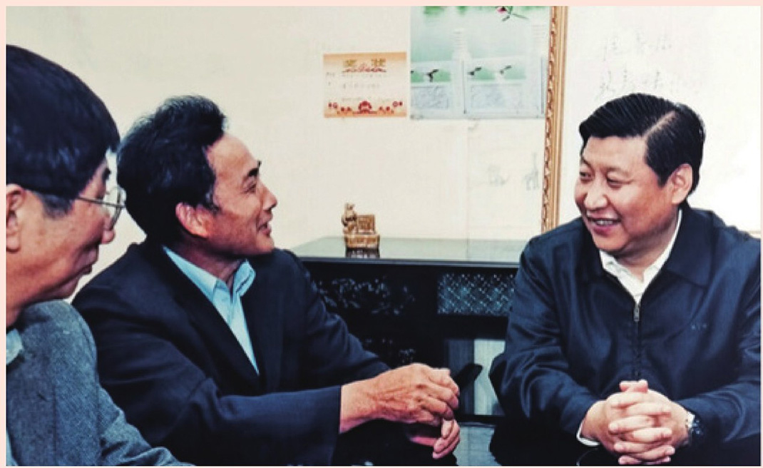 2003年4月24日，時任浙江省委書記習近平在浙江下姜村調(diào)研。