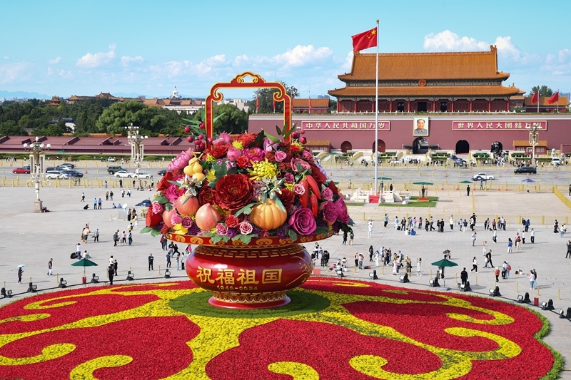 2024年9月25日拍攝的天安門廣場“祝福祖國”巨型花籃。