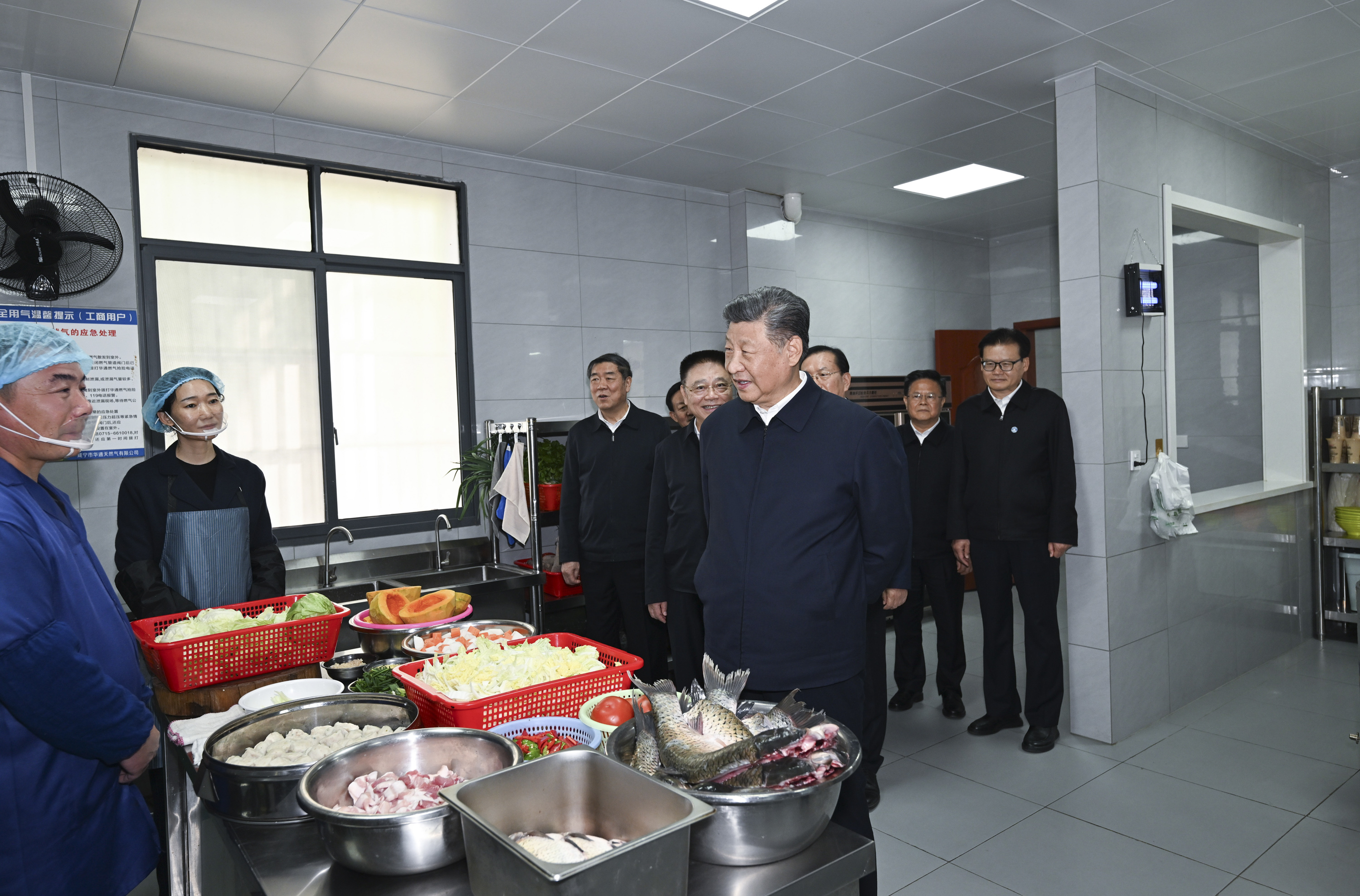 2024年11月5日，習(xí)近平總書記在湖北省咸寧市嘉魚縣潘家灣鎮(zhèn)四邑村考察。