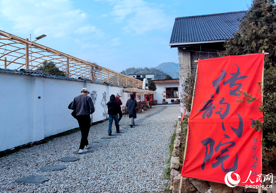 舊茶廠改造后的“傳韻小院”新中式茶館。人民網(wǎng)記者 林曉麗攝