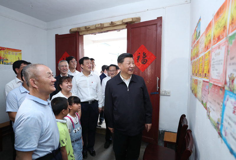 2019年5月20日，習(xí)近平總書記在江西省贛州市于都縣梓山鎮(zhèn)潭頭村看望村民孫觀發(fā)一家人。