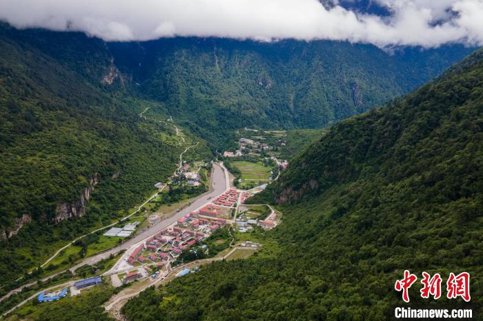 西藏山南勒布溝風(fēng)光?！〗w波 攝
