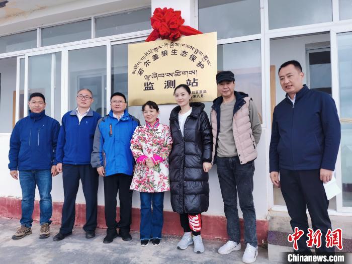 揭牌儀式現(xiàn)場(chǎng)?！垪?攝