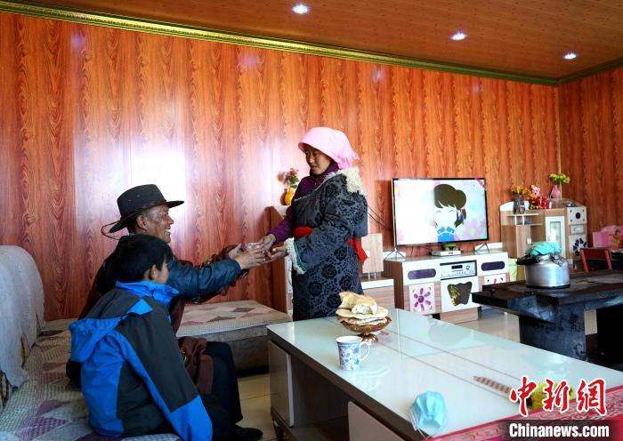 圖為易地搬遷后的哇保家。　才項(xiàng)什姐 攝