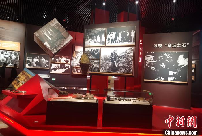 圖為紀(jì)念館內(nèi)部一角?！《∮衩?攝