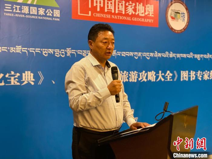 圖為青海玉樹藏族自治州人民政府副州長尼瑪才仁會議現(xiàn)場致辭。　李江寧 攝