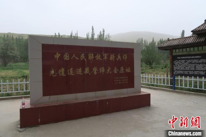 圖為進(jìn)藏先遣英雄連誓師地原址?！畛坛?攝