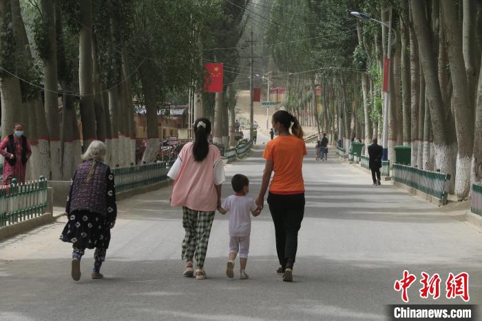 圖為進藏先遣英雄連誓師地原址所在的新疆維吾爾自治區(qū)和田地區(qū)于田縣普魯村現(xiàn)貌?！畛坛?攝