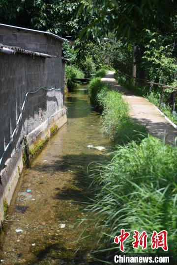 圖為至今仍在流淌的楚援溝。　劉冉陽 攝