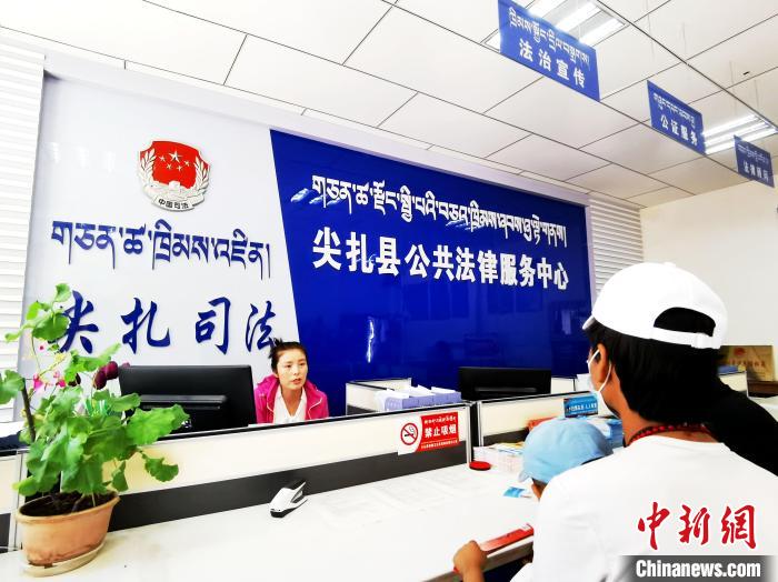 （人民幸福生活）探訪青海尖扎法律援助中心：應(yīng)援盡援，給弱勢(shì)群體筑法律后盾