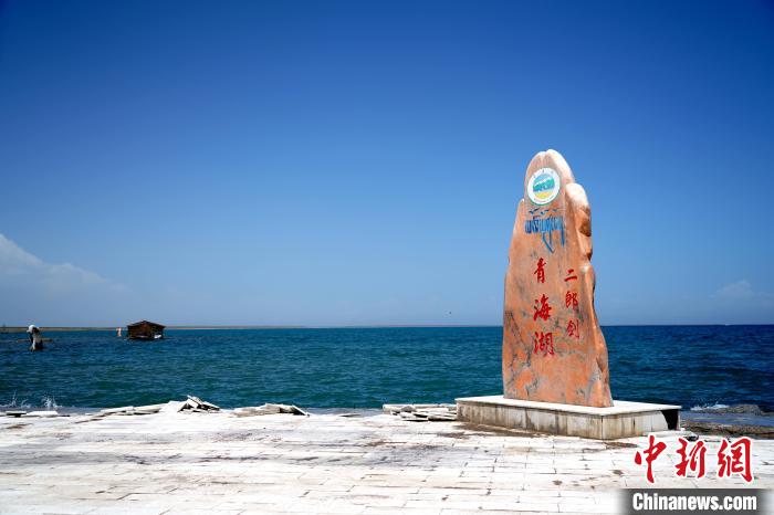 圖為青海湖景區(qū)一角?！O睿 攝