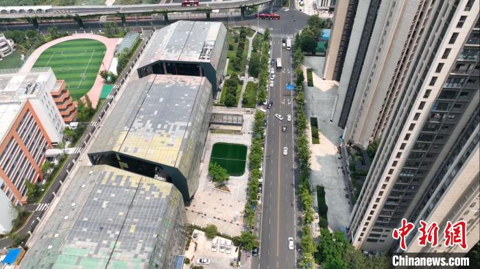 匯泉路社區(qū)一角?！「呒午?攝