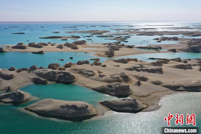 航拍青海大柴旦烏素特水上雅丹奇特景觀?！●R銘言 攝