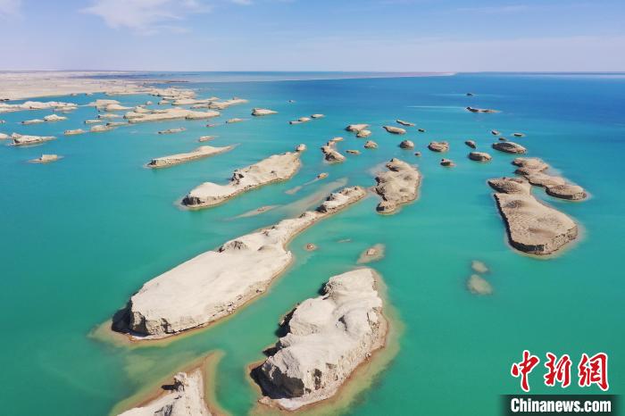 航拍青海大柴旦烏素特水上雅丹奇特景觀?！●R銘言 攝