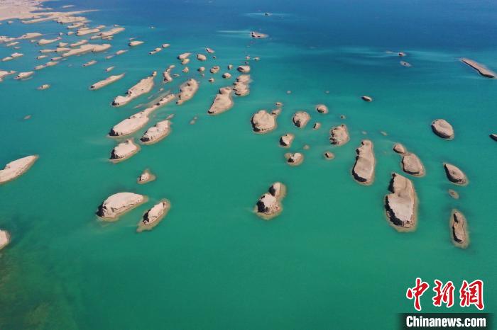 航拍青海大柴旦烏素特水上雅丹奇特景觀?！●R銘言 攝