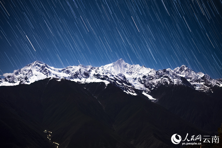 梅里雪山“星河流淌”奇觀。趙一舟攝