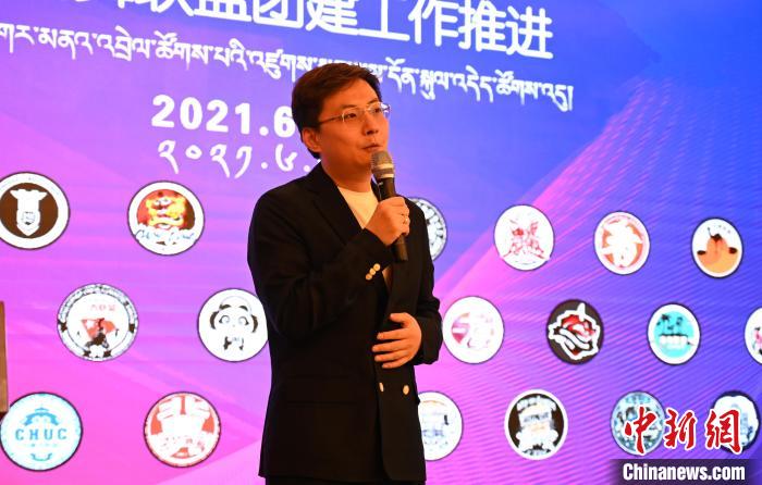 圖為中國(guó)舞蹈家協(xié)會(huì)街舞委員會(huì)常務(wù)副主任、秘書長(zhǎng)夏銳致辭?！≮w朗 攝