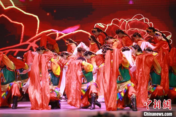 圖為農(nóng)行西藏分行演出現(xiàn)場。　農(nóng)行西藏分行 供圖