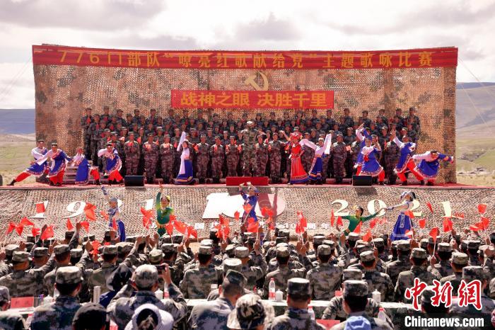 圖為主題歌詠比賽活動(dòng)現(xiàn)場(chǎng)?！●R成鎖 　攝