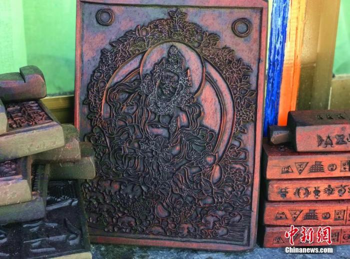 圖為普松雕刻技藝傳承人嘎瑪曲扎創(chuàng)作的雕刻作品。 <a target='_blank' ><p  align=