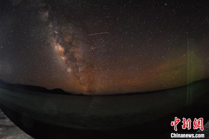 錯鄂湖星空璀璨，一顆流星劃過?！?lt;a target='_blank' ></p><p  align=