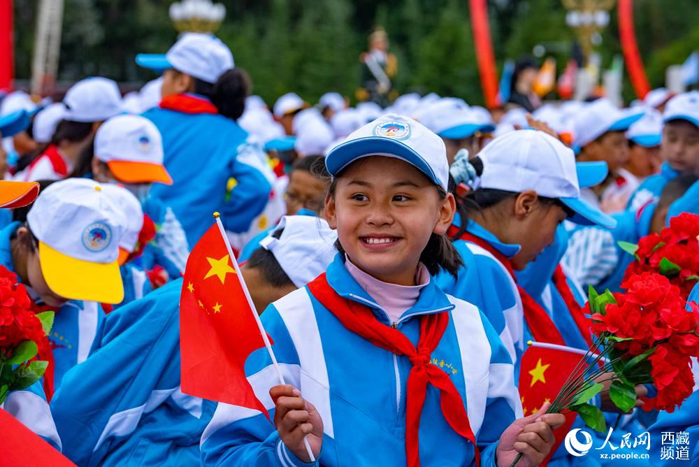 8月19日10時(shí)，慶祝西藏和平解放70周年大會(huì)在拉薩市布達(dá)拉宮廣場隆重舉行。徐馭堯 攝