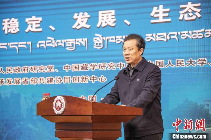 圖為西藏民族大學(xué)黨委書記、副校長(zhǎng)劉凱在開幕式上致辭。　楊忠寧 攝