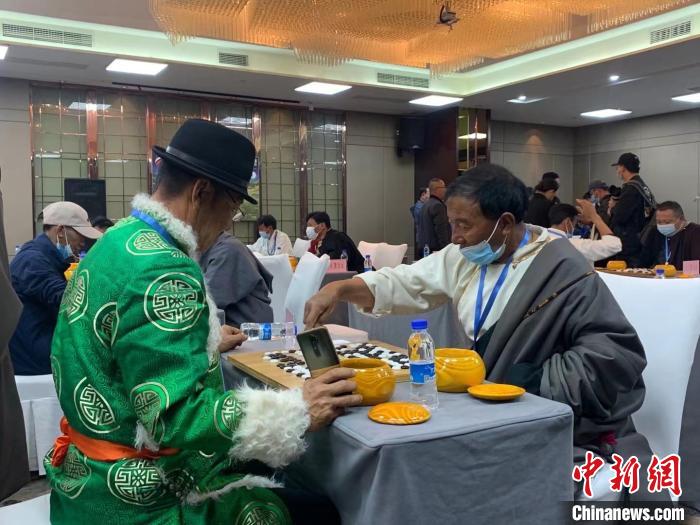 圖為參賽選手正在進行藏棋對弈?！≈x牧 攝