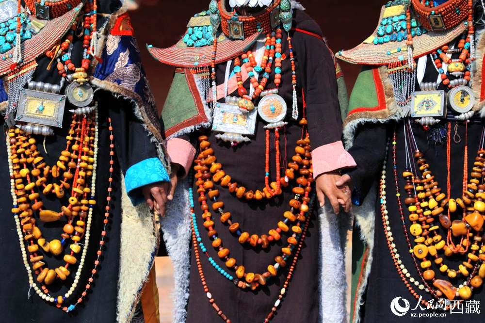 精美的“飛天服飾”。人民網(wǎng) 李海霞攝