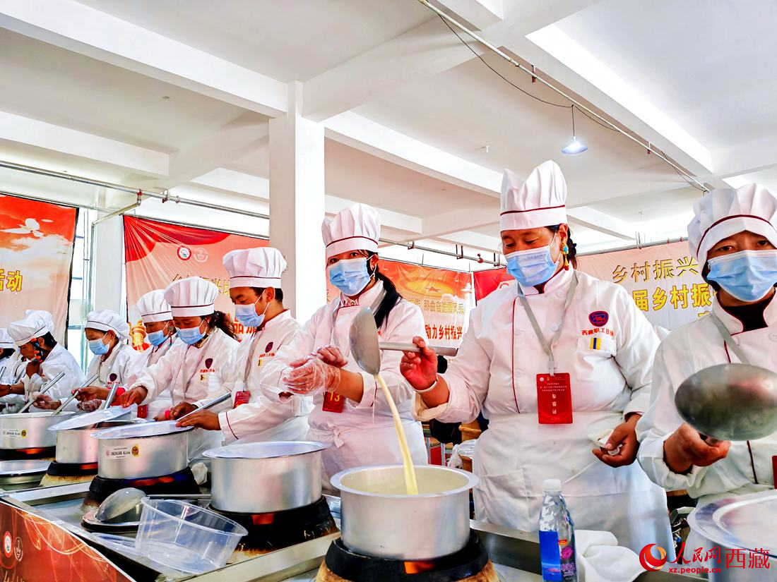 廚藝比拼。人民網(wǎng) 李海霞攝