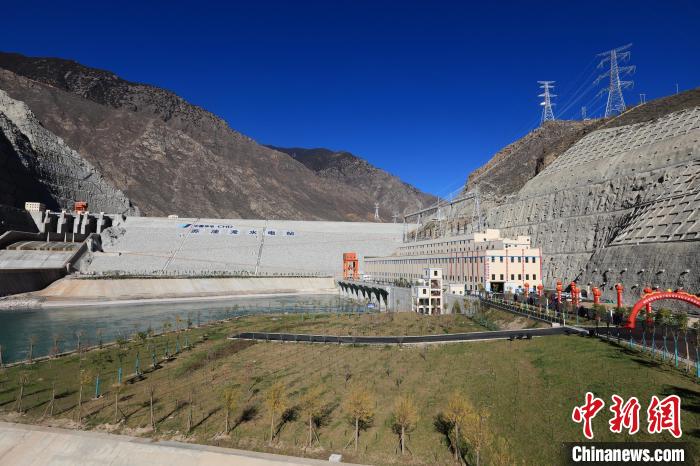 圖為金沙江上游蘇洼龍水電站。　王磊 攝
