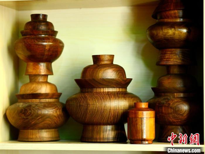 圖為各種木碗成品。　 鄧巴 　攝