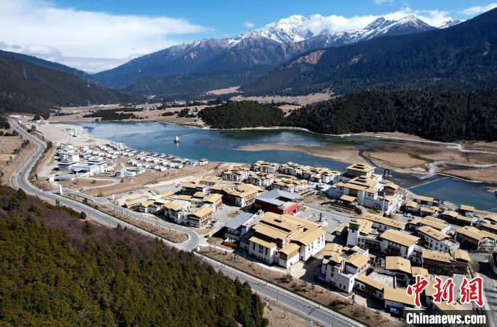 2月17日，西藏林芝魯朗小鎮(zhèn)。(無人機照片) 李林 攝