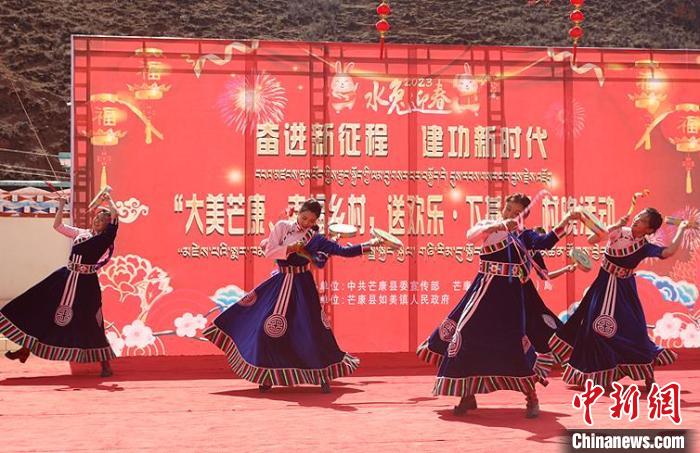 舞蹈《吉祥熱巴》?！∶⒖悼h委宣傳部供圖