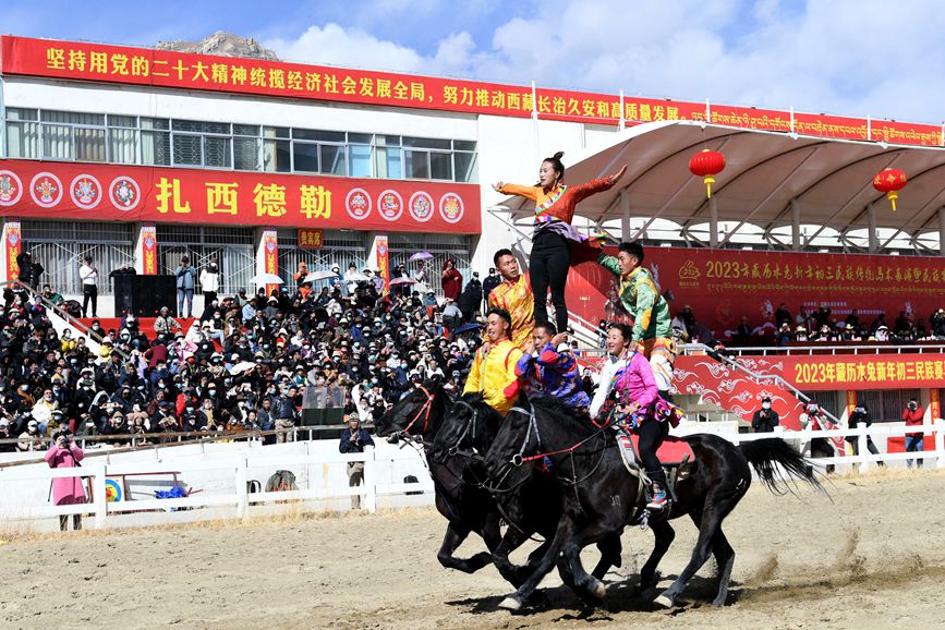 藏歷新年，精彩的馬術(shù)表演。潘多攝