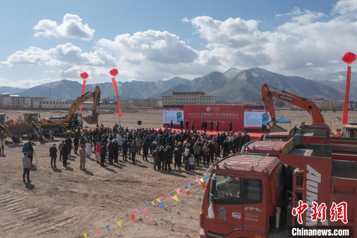 圖為2023年江蘇援藏項目集中推進會現(xiàn)場?！∝暩聛硭?攝