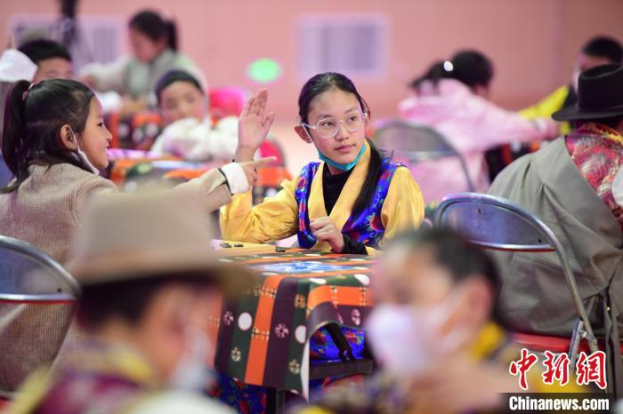 圖為比賽現(xiàn)場(chǎng)。　貢嘎來松 攝