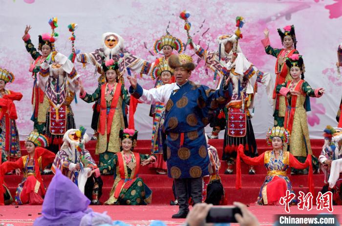 3月28日，西藏林芝第二十屆桃花旅游文化節(jié)開幕式上的文藝表演?！±盍?攝