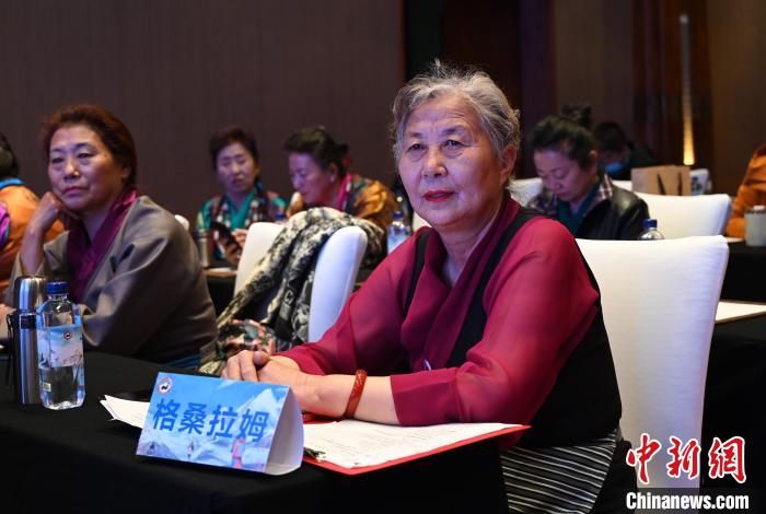 圖為西藏銀發(fā)旅游產(chǎn)品體驗團老年代表?！≮w朗 攝