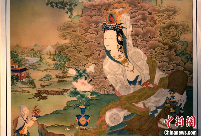 圖為5月16日，展覽中新創(chuàng)唐卡作品《靜息觀音》(局部)。　李林 攝