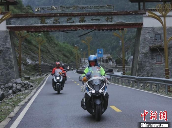 當摩旅騎手遇上珠峰文化節(jié)極地G219集結(jié)賽西藏日喀則段啟動