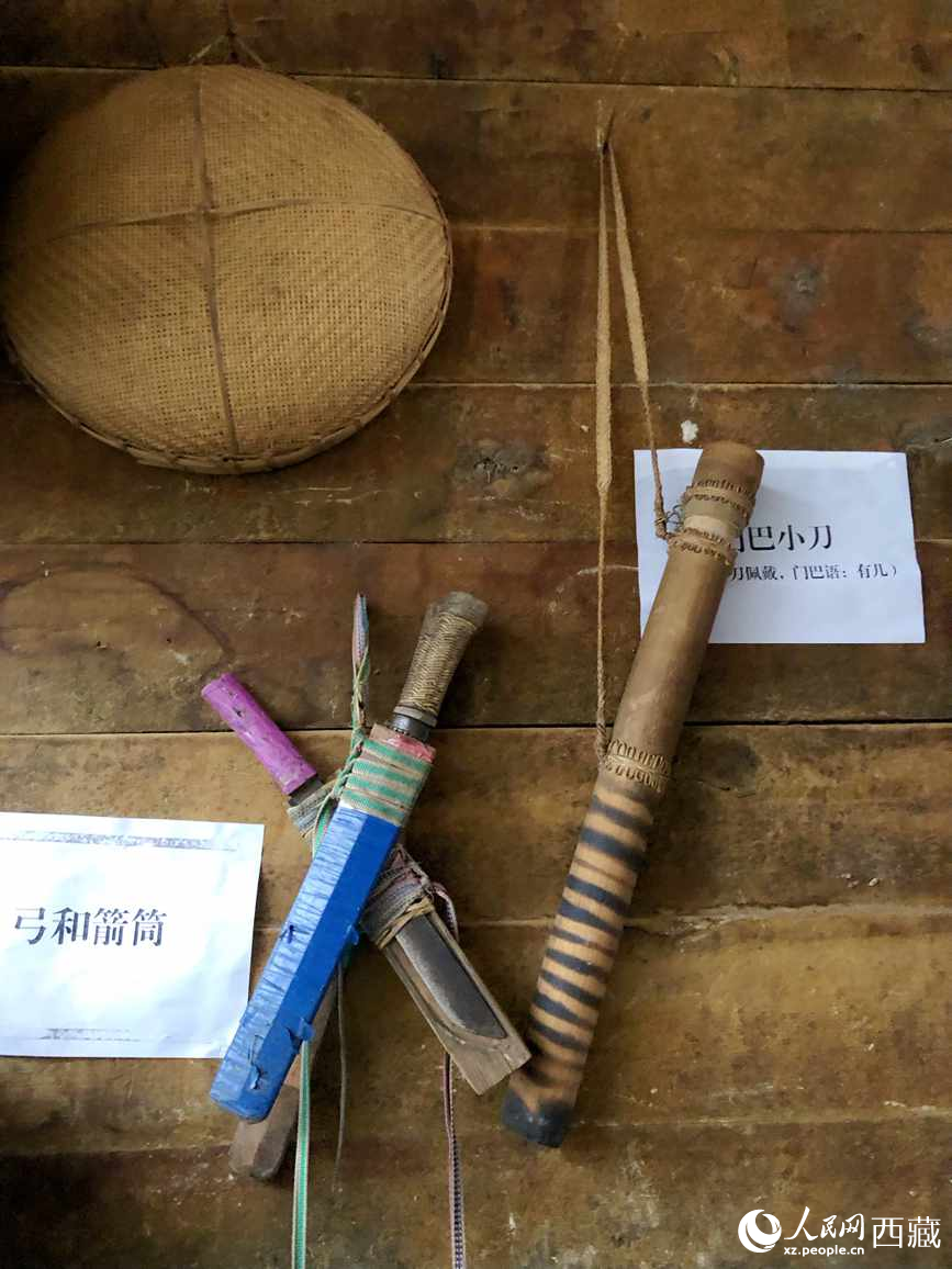 當(dāng)?shù)鬲?dú)具特色的藤竹工藝品。